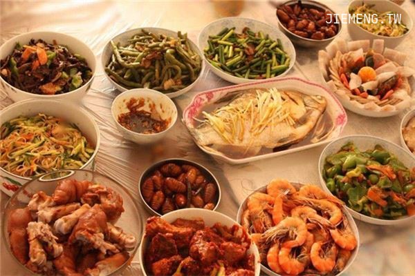 梦见请人吃饭