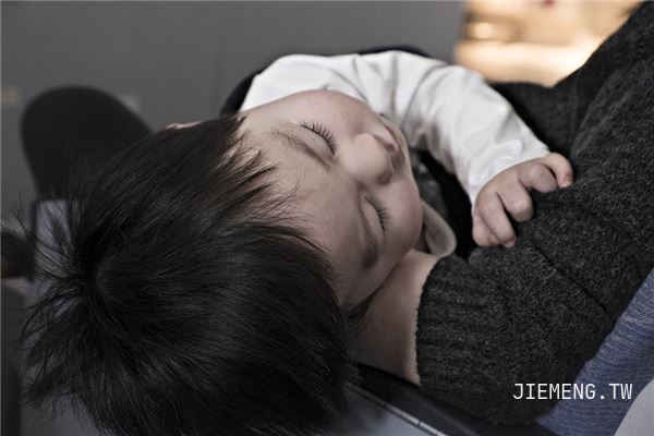 周公解梦，梦见小孩被车压却无血——潜藏的内心警示与希望之光