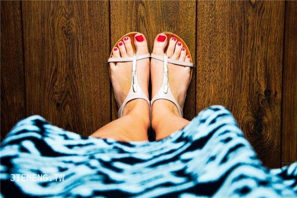 梦见剪脚趾甲