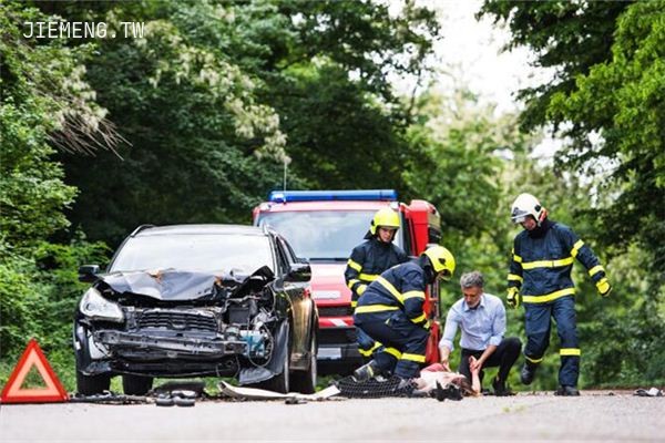 梦回往昔，解析女友频繁梦见父亲车祸的深层含义与心理慰藉