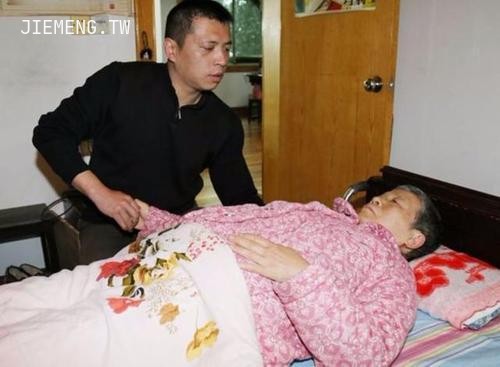梦见去世的母亲给我钱