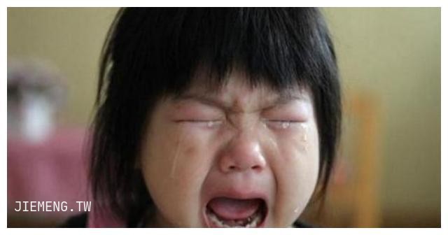 梦境之泪，解读梦到奶奶去世，自己哭得很伤心的深层含义